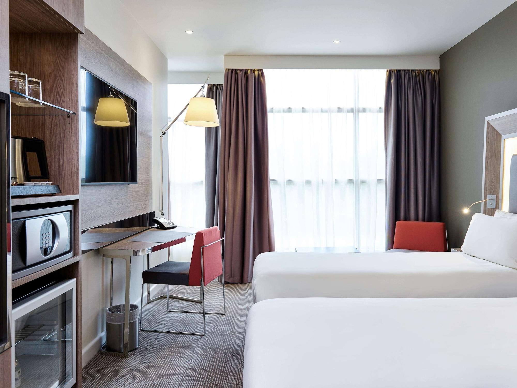 Hotel Novotel London Heathrow Airport T1 T2 And T3 4*